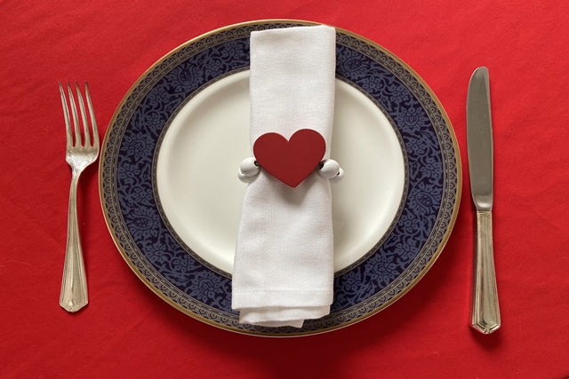 Servilleteros de cuentas y corazones de madera hechos a mano para la decoración de la mesa del día de San Valentín 
