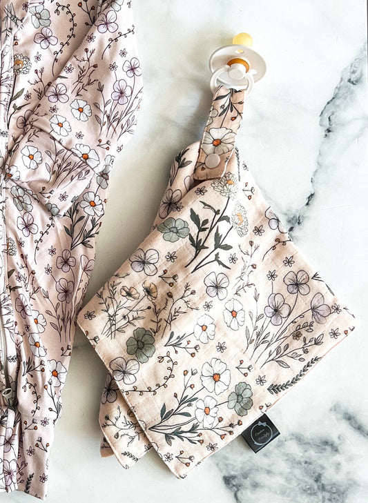 Attache-suce Floral en Mousseline de Bambou / Floral Bamboo Muslin Pacifier Clip
