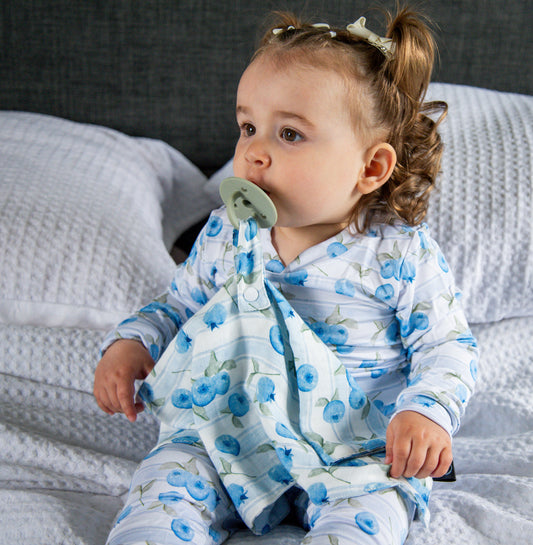 Attache-suce Bleuets en Mousseline de Bambou/ Blueberry Pacifier Clip