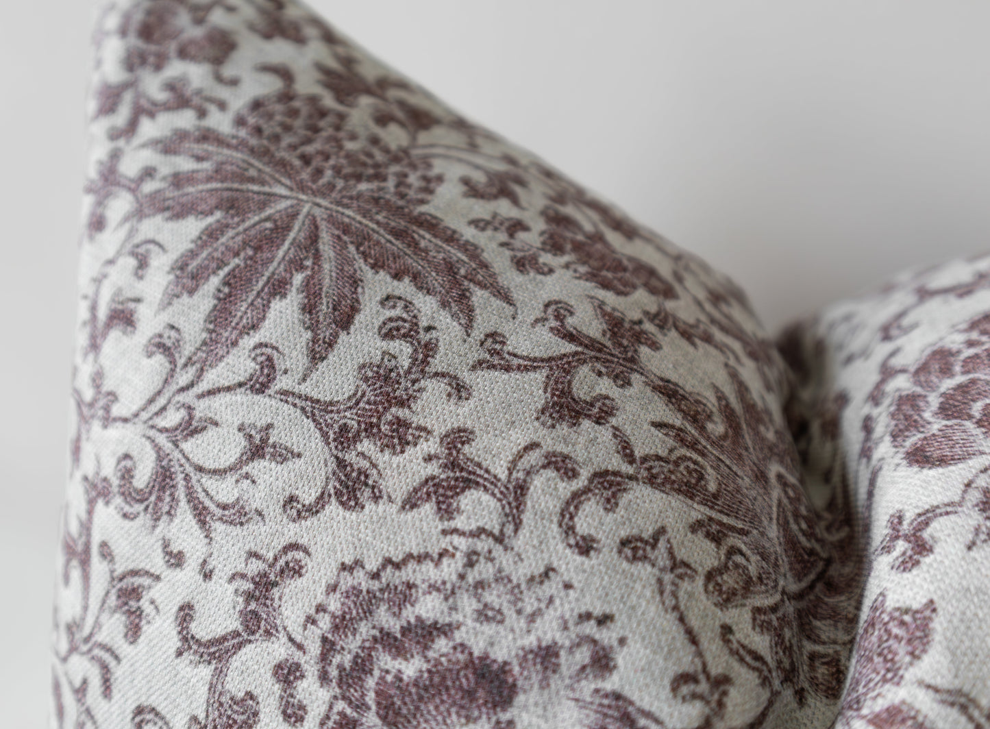 Lyra | Vintage Floral Pillow Cover