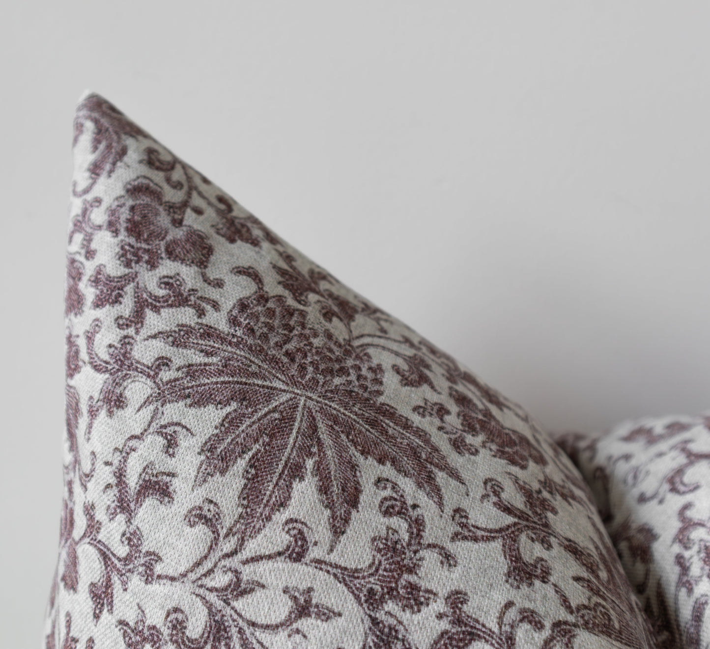 Lyra | Vintage Floral Pillow Cover