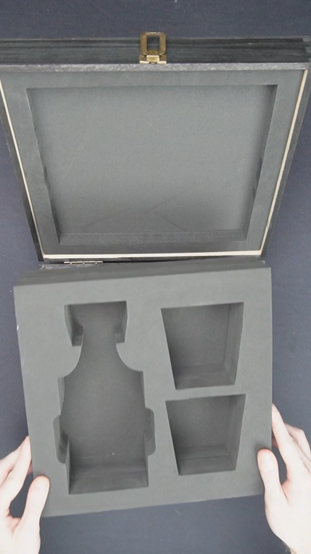 Personalized Rectangle Whiskey Decanter Set – Custom Engraved Decanter and Glasses for Men, Weddings, or Special Occasions